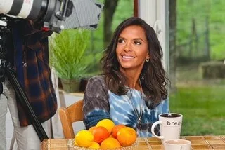 « L’AMOUR EST DANS LE PRÉ »: COMMENT KARINE LE MARCHAND GARDE-T-ELLE LE LIEN AVEC LES AGRICULTEURS PENDANT LE TOURNAGE ?