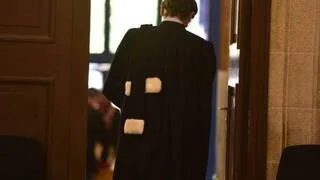 « J’AI EU LA FRAYEUR DE MA VIE » : UN HOMME CONDAMNÉ POUR AVOIR ARRACHÉ LE COLLIER D’UNE SEPTUAGÉNAIRE DANS UNE ÉGLISE