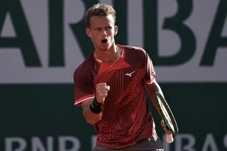 TENNIS. ATP 250 D’ESTORIL : VAN ASSCHE REJOINT SON COMPATRIOTE HUGO GASTON EN DEMI-FINALE