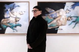 À PARIS, L’AUTEUR DE BD ET RÉALISATEUR ENKI BILAL OUVRE UN LIEU DÉDIÉ À L’ART IMAGINAIRE CONTEMPORAIN