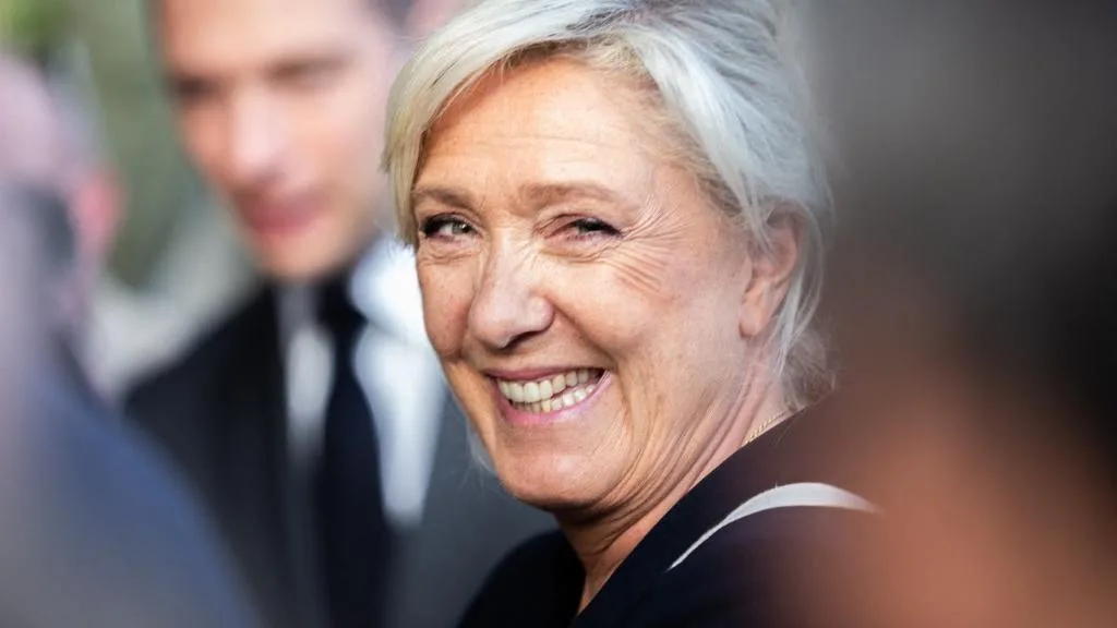 LE PEN FUTURE « TUTRICE » DE BARDELLA ? CETTE SORTIE FAIT LE BONHEUR DES ADVERSAIRES DU RN