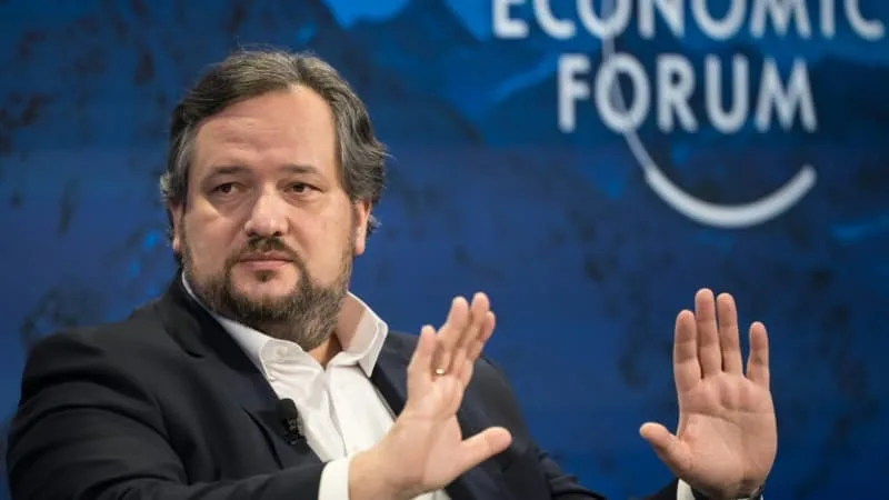 IL A AMENÉ SOCIÉTÉ GÉNÉRALE À UNE « PERFORMANCE EXCEPTIONNELLE » ET VA FAIRE PASSER SON SALAIRE AU-DELÀ DES 2 MILLIONS : LE PDG SLAWOMIR KRUPA OBTIENT UNE AUGMENTATION DE 45%