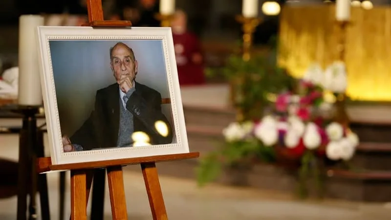 ATTENTAT DE SAINT-ÉTIENNE-DU-ROUVRAY: DIX ANS APRÈS L’ASSASSINAT DU PÈRE HAMEL, LA VILLE NE VEUT « PAS RESTER FIGÉE » ET PORTE « UN MESSAGE DE PAIX ET DE FRATERNITÉ »