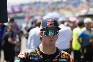 MOTOGP. CONTRAINT À L’ABANDON AUX PAYS-BAS, PEDRO ACOSTA (KTM) VA SE FAIRE OPÉRER DU POIGNET DROIT