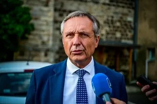 VIOLENCES DU 17 OCTOBRE. « ENVOYER UN MESSAGE FORT » : LE MAIRE DE COULAINES INSTAURE UN COUVRE-FEU POUR LES MINEURS