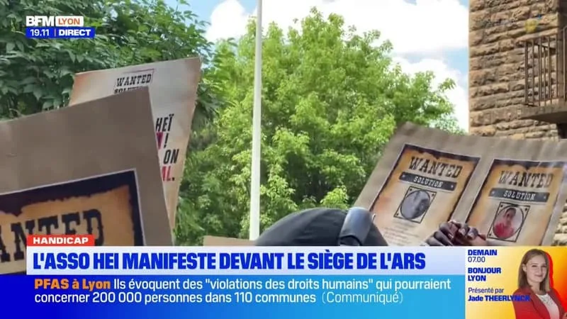 HANDICAP : L’ASSOCIATION HEÏ MANIFESTE DEVANT LE SIÈGE DE L’ARS