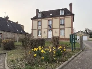 DES MILLIERS D’IMAGES PÉDOPORNOGRAPHIQUES DANS UN ORDINATEUR COMMUNAL : UN ANCIEN MAIRE NORMAND MIS EN EXAMEN ET ÉCROUÉ
