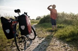 AVANT DE PARTIR EN VOYAGE À VÉLO, VOICI SEPT CONSEILS INDISPENSABLES POUR VOS SACOCHES