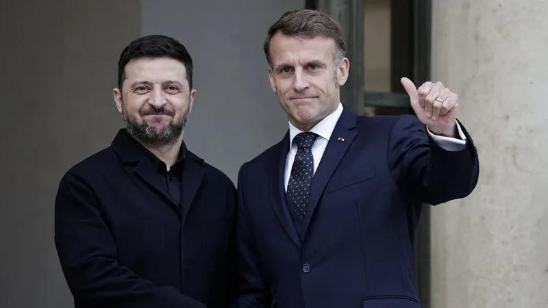 « LA FRANCE CONTINUERA DE PRENDRE SES RESPONSABILITÉS »: EMMANUEL MACRON ASSURE QU’IL EST « CAPITAL » DE DONNER LES MOYENS À L’UKRAINE DE SE DÉFENDRE