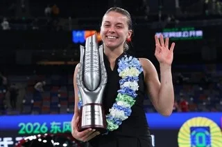 WTA 1000 DE WUHAN. LA RÉVÉLATION POLONAISE MAJA CHWALINSKA REMPORTE SON PREMIER TITRE À 25 ANS