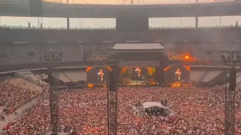 « PLUS PROCHE DE MARS QUE DE BRUNO MARS »: LA DÉCEPTION DE CERTAINS FANS APRÈS LE PREMIER CONCERT DU CHANTEUR AU STADE DE FRANCE