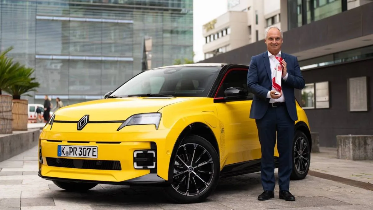 « CE N’EST PAS LE DESIGN RÉTRO QUI FAIT CRAQUER LES GENS » : LE PATRON DE LA MARQUE RENAULT RECADRE LE DÉBAT SUR LE NÉO-RÉTRO