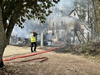 LEUR MAISON DÉTRUITE DANS UN FEU DE FORÊT : « POUR MOI, C’EST À CAUSE D’UN MÉGOT »