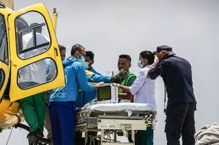 « JE PENSAIS QUE J’ALLAIS MOURIR » : DÉSHYDRATÉ ET AVEC UNE JAMBE FRACTURÉE, IL SURVIT SIX JOURS SEUL DANS L’EVEREST