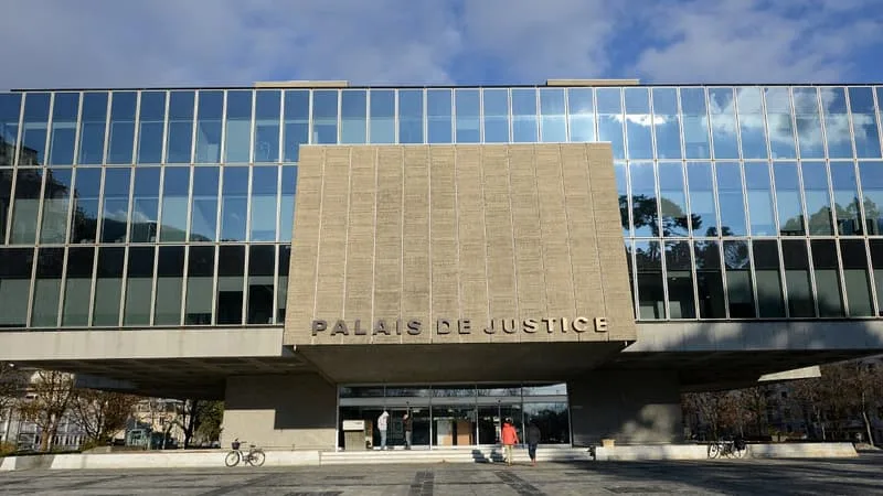 LE SUSPECT DE L’ATTAQUE AU COUTEAU D’ANNECY RENVOYÉ AUX ASSISES POUR TENTATIVE D’ASSASSINAT
