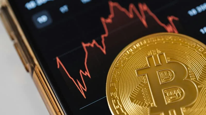 « LE MARCHÉ POURRAIT ENCORE SE PURGER »: POURQUOI LES INVESTISSEURS CRYPTO ONT LES YEUX RIVÉS SUR LE SEUIL DES 60.000 DOLLARS SOUS LEQUEL LE BITCOIN EST DÉJÀ BRIÈVEMENT PASSÉ