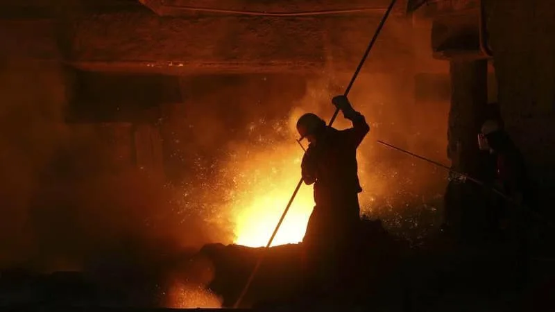 TRUMP A RÉUSSI À FAIRE TRÈS MAL À L’ACIER EUROPÉEN: SES TRÈS LOURDS DROITS DE DOUANE ONT FAIT CHUTER LES EXPORTATIONS DE 34%, SOIT UN MILLION DE TONNES