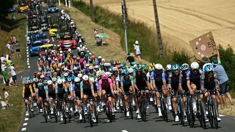 LE TOUR DE FRANCE 2026 PAS ÉPARGNÉ: LA 9E ÉTAPE, PRÉVUE CE DIMANCHE, RACCOURCIE EN RAISON DE LA CANICULE
