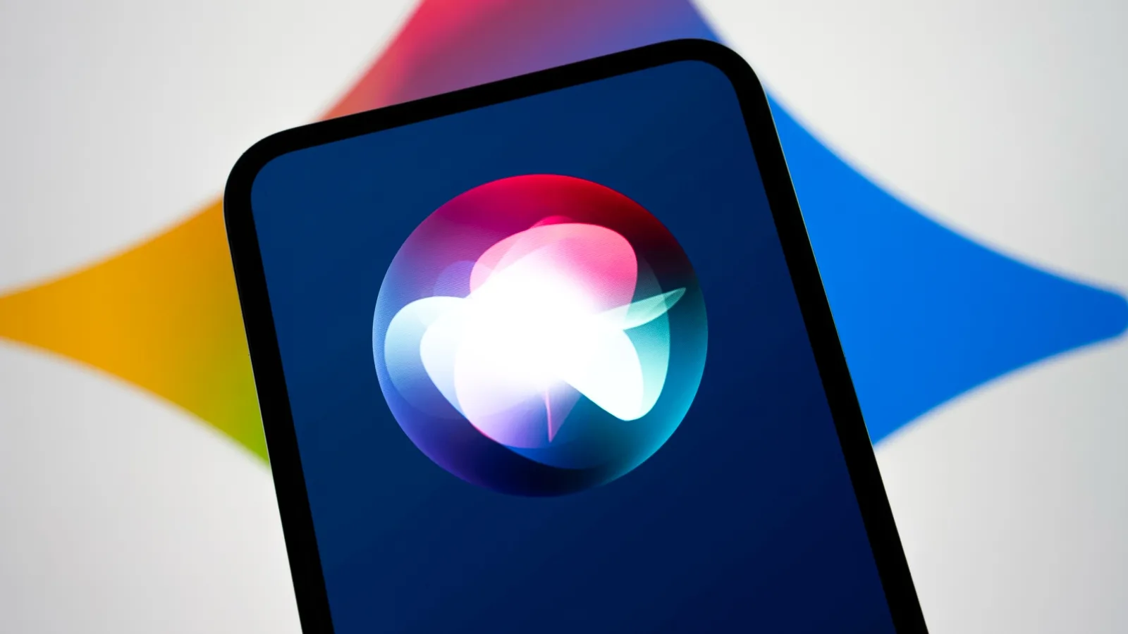 SIRI : CETTE FONCTIONNALITÉ QU’APPLE N’A PAS PRÉCISÉ À LA WWDC DEVRAIT POURTANT BIEN ARRIVER AVEC IOS 27
