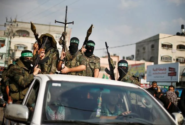 À GAZA, LE PLAN DE DÉSARMEMENT ACCEPTÉ PAR LE HAMAS SUSCITE UNE FRAGILE “LUEUR D’ESPOIR”
