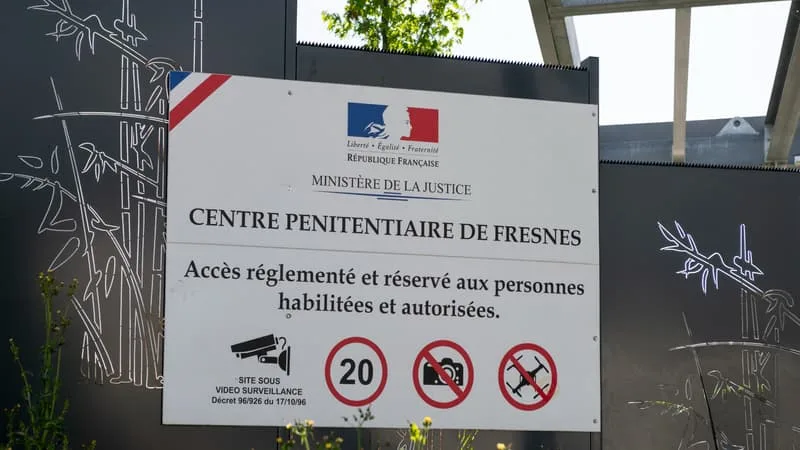 CANICULE: LA JUSTICE SAISIE POUR GARANTIR À UN DÉTENU DE FRESNES UN ACCÈS QUOTIDIEN AUX DOUCHES