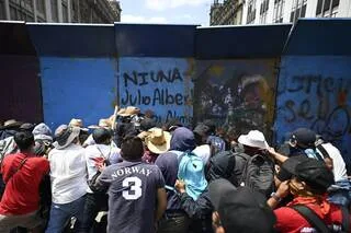 COUPE DU MONDE 2026. DES MANIFESTANTS ANTI-MONDIAL PÉNÈTRENT DANS LE MINISTÈRE DE L’ÉDUCATION MEXICAIN