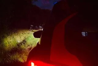 UNE VOITURE FAIT UNE SORTIE DE ROUTE EN DEUX-SÈVRES : UN JEUNE MEURT ET DEUX AUTRES SONT BLESSÉS DANS L’ACCIDENT