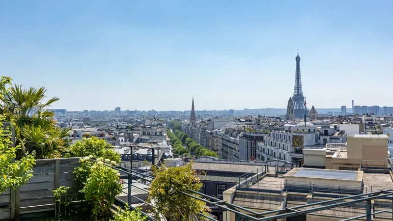 -10% EN MOYENNE AU PAYS BASQUE, DES OFFRES À -25% DANS LES YVELINES: DANS CERTAINS MARCHÉS DE L’IMMOBILIER DE LUXE, LES PRIX ONT AUSSI TENDANCE À BAISSER (MAIS DES RÉGIONS ET DES BIENS ULTRA-PRESTIGIEUX SE DÉMARQUENT ENCORE)