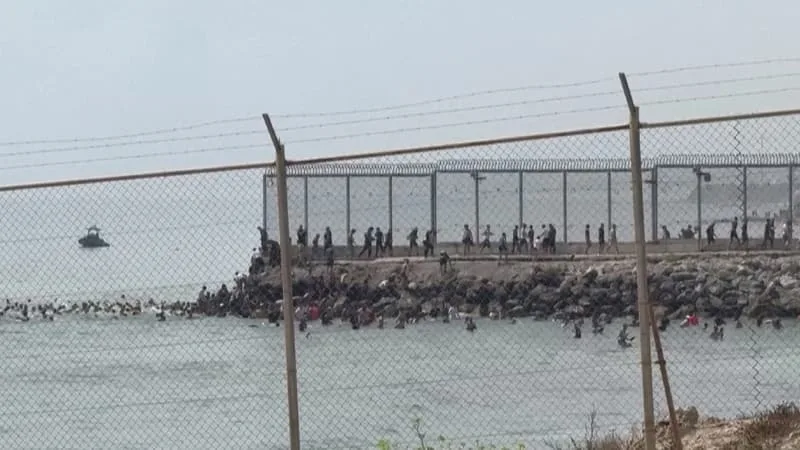 APRÈS UN AFFLUX DE MIGRANTS À CEUTA, LAURENT NUÑEZ ANNONCE LE RENFORCEMENT DU CONTRÔLE À LA FRONTIÈRE FRANCO-ESPAGNOLE