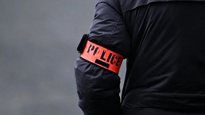 UNE FEMME LÉGÈREMENT BLESSÉE PAR DES TIRS EN PLEINE À RUE À VAUGNERAY, UN COLLÈGE CONFINÉ