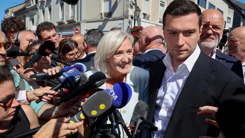 PRÉSIDENTIELLE 2027: JORDAN BARDELLA « SE RÉJOUIT » QUE MARINE LE PEN PUISSE « PORTER LES COULEURS » DU RN
