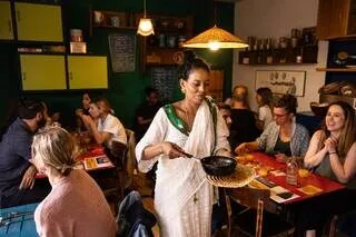 QUAND LES RESTAURANTS OUVRENT LEURS CUISINES À DES RÉFUGIÉS : LE REFUGEE FOOD FESTIVAL REVIENT À RENNES