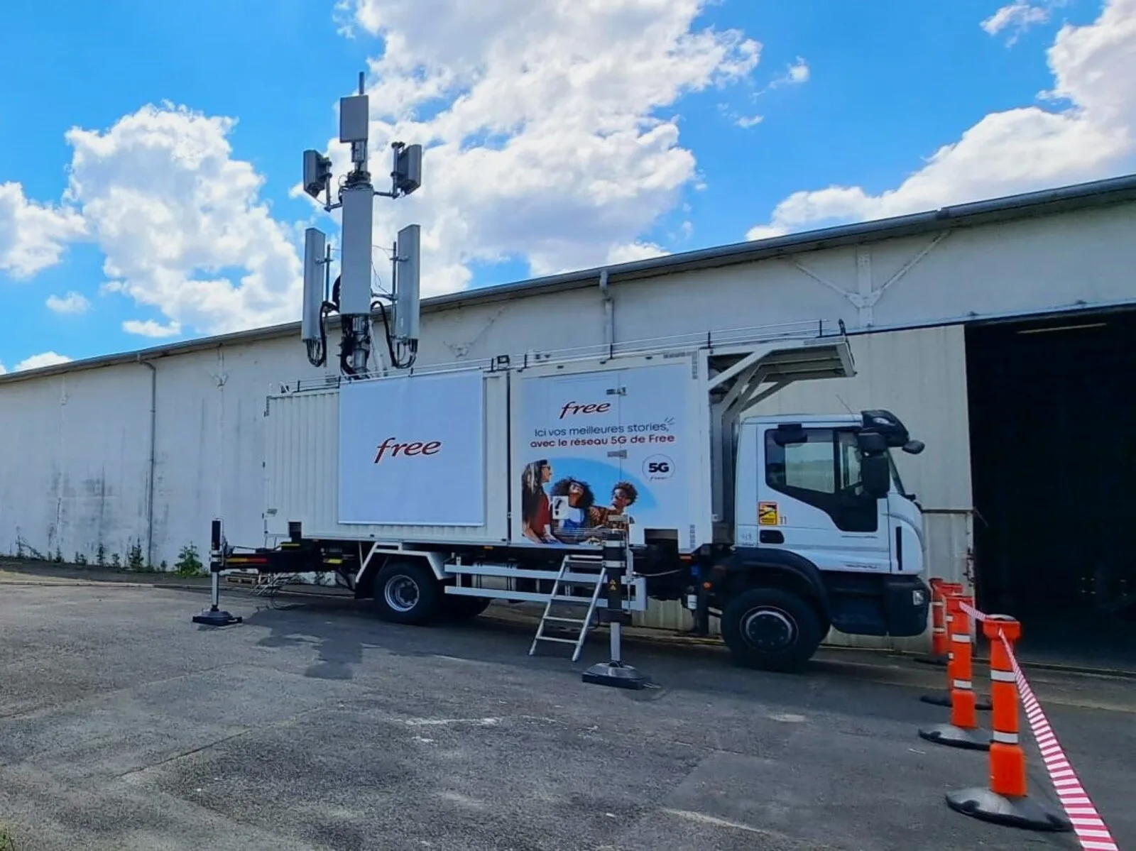 INCENDIES EN GIRONDE : FREE VA AIDER À MAINTENIR LES COMMUNICATIONS GRÂCE À UNE STATION MOBILE PROVISOIRE
