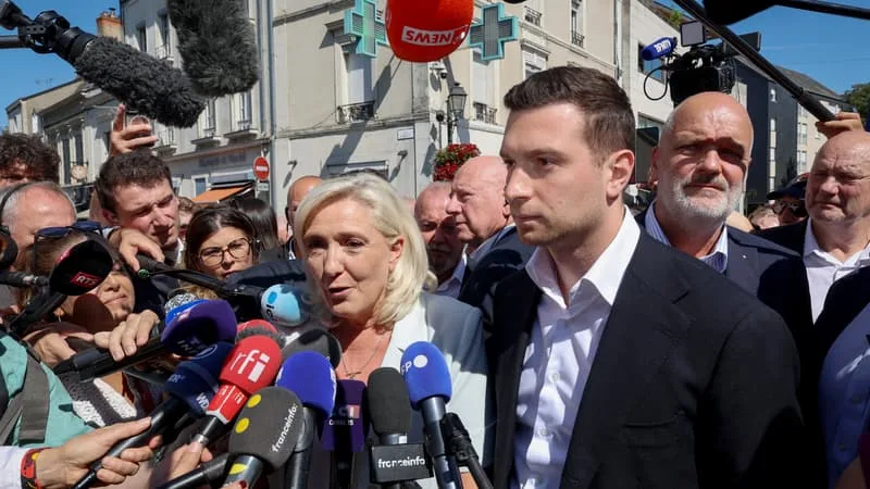 « UNE TERRE DE MISSION »: POURQUOI MARINE LE PEN A CHOISI LA FLÈCHE POUR SON PREMIER DÉPLACEMENT DE CAMPAGNE