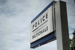 OISE : DEUX HOMMES MIS EN EXAMEN APRÈS LA DÉCOUVERTE D’UN CORPS DANS UNE VOITURE INCENDIÉE