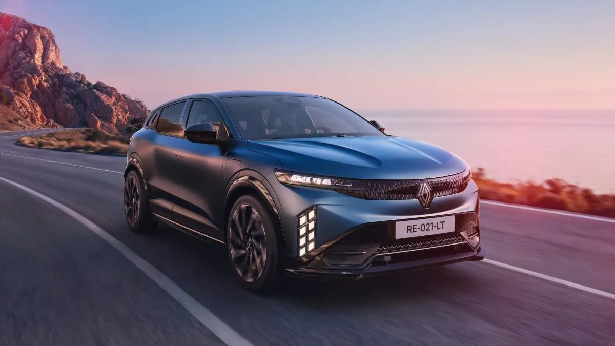 VOICI LES PRIX DE LA NOUVELLE RENAULT MÉGANE E-TECH : COMMENT SA BATTERIE SANS COBALT L’A RENDUE MOINS CHÈRE TOUT EN AUGMENTANT L’AUTONOMIE