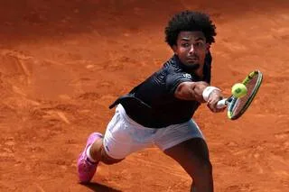 WIMBLEDON. « JE NE PEUX PAS DIRE » : ARTHUR FILS ÉVASIF SUR LA NATURE DE SA BLESSURE, « DERRIÈRE » LUI