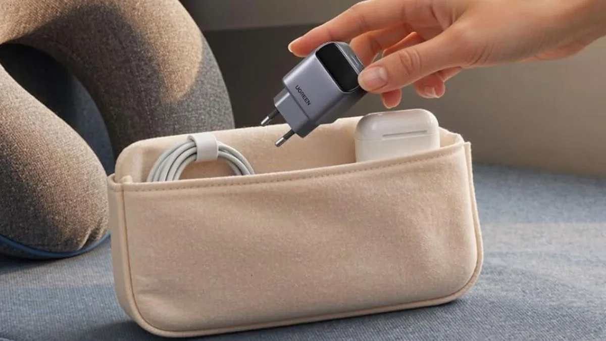 AUSSI PRATIQUE QUE MIGNON, CET ÉTONNANT CHARGEUR UGREEN DE 45 W AVEC ÉCRAN INTÉGRÉ EST À -25 %