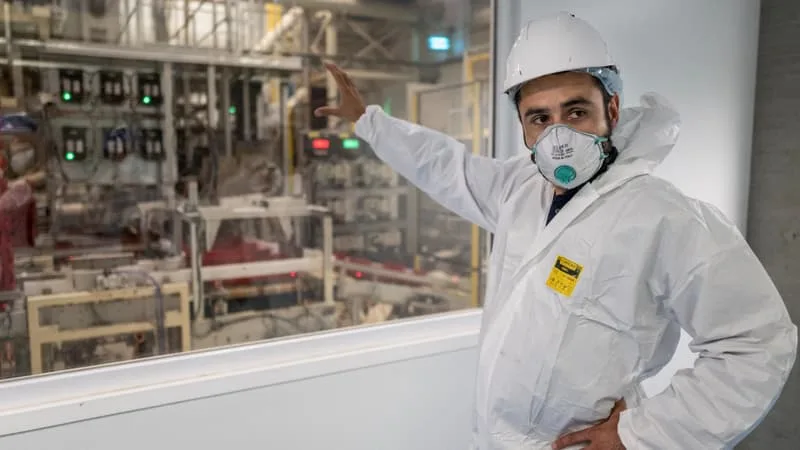 L’USINE ULTRA-MODERNE DE 45.000 M² EST DEVENUE UNE FRICHE INDUSTRIELLE EN 5 ANS: LE PATRON DE BPIFRANCE SE DÉFEND D’ÊTRE UN « BRANQUIGNOLE » D’AVOIR INVESTI 148 MILLIONS D’EUROS D’ARGENT PUBLIC DANS L’ÉLEVAGE D’INSECTES