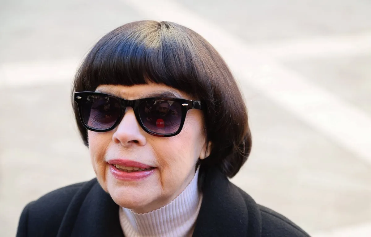 APRÈS YOKO ONO, CETTE BRASSERIE BRETONNE FÂCHE MIREILLE MATHIEU AVEC SA BIÈRE « MIREILLE MAFIEUX »