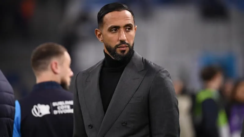 OM: « LES FEMMES DE JOUEURS ÉTAIENT INSTALLÉES DANS DES TRIBUNES DIFFÉRENTES », BENATIA REVIENT SUR LES PROBLÈMES À GÉRER À MARSEILLE
