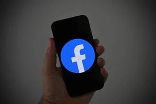 PANNE SUR FACEBOOK ET INSTAGRAM : DÉCONNEXION, PROBLÈMES DE RECHERCHE… DES MILLIERS D’UTILISATEURS SIGNALENT DES BUGS
