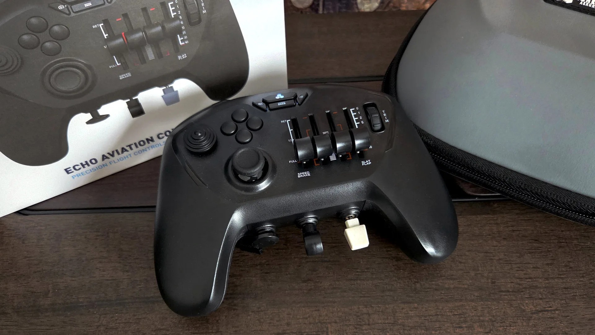 TEST HONEYCOMB ECHO AVIATION CONTROLLER : PARCE QUE FLIGHT SIMULATOR PEUT AUSSI SE JOUER À LA MANETTE !
