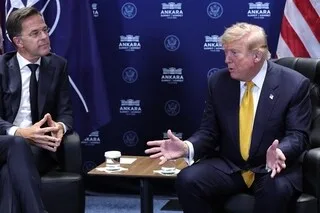 « LE GROENLAND EST TRÈS IMPORTANT POUR LES ÉTATS-UNIS », INSISTE DONALD TRUMP AU SOMMET DE L’OTAN