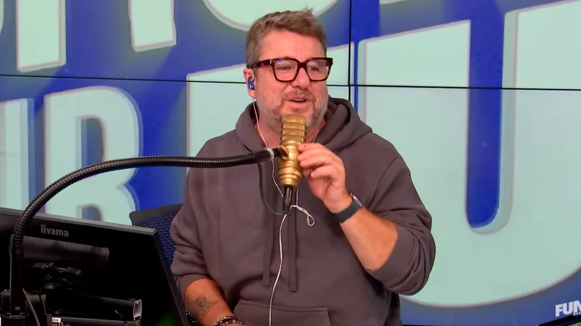 SUR FUN RADIO, BRUNO GUILLON VICTIME D’UN INCIDENT SONORE EN PLEIN DIRECT ET CONTRAINT AU REPOS