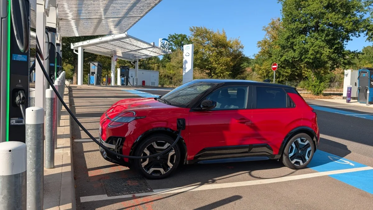 LONGS TRAJETS EN NISSAN MICRA OU R5 : C’EST PRESQUE TROP SIMPLE