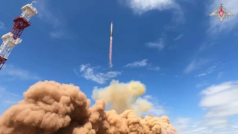 APRÈS DES ANNÉES DE RETARD, LA RUSSIE ASSURE QUE SON MISSILE BALISTIQUE INTERCONTINENTAL SARMAT SERA DÉPLOYÉ D’ICI LA FIN DE L’ANNÉE