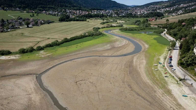SÉCHERESSE DANS LE DOUBS: LA CONSOMMATION D’EAU DIMINUE À PONTARLIER, MAIS LA SORTIE DE CRISE N’EST « PAS ENCORE EN VUE »