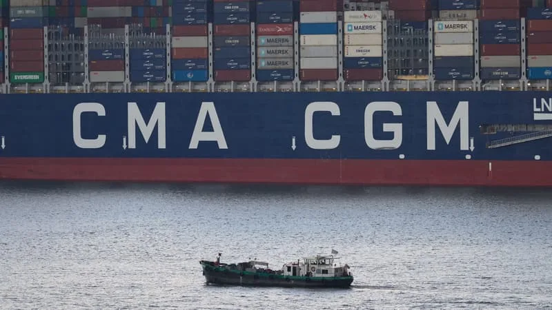 DAVANTAGE DE VOLUMES DE CONTENEURS TRANSPORTÉS MALGRÉ LE BLOCAGE D’ORMUZ: L’ARMATEUR CMA CGM ENREGISTRE UN BOND DE SON BÉNÉFICE AU DEUXIÈME TRIMESTRE, À 770 MILLIONS DE DOLLARS