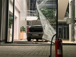 VOITURE-BÉLIER CONTRE LE SIÈGE D’UN BAILLEUR SOCIAL À RENNES : LE CONDUCTEUR EST DÉCÉDÉ